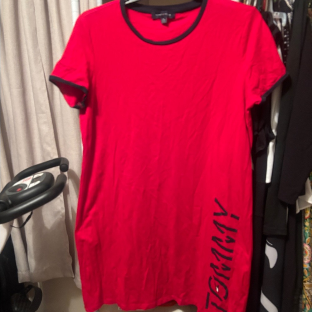 Tommy Hilfiger Red Tee with Black Accents Size XL